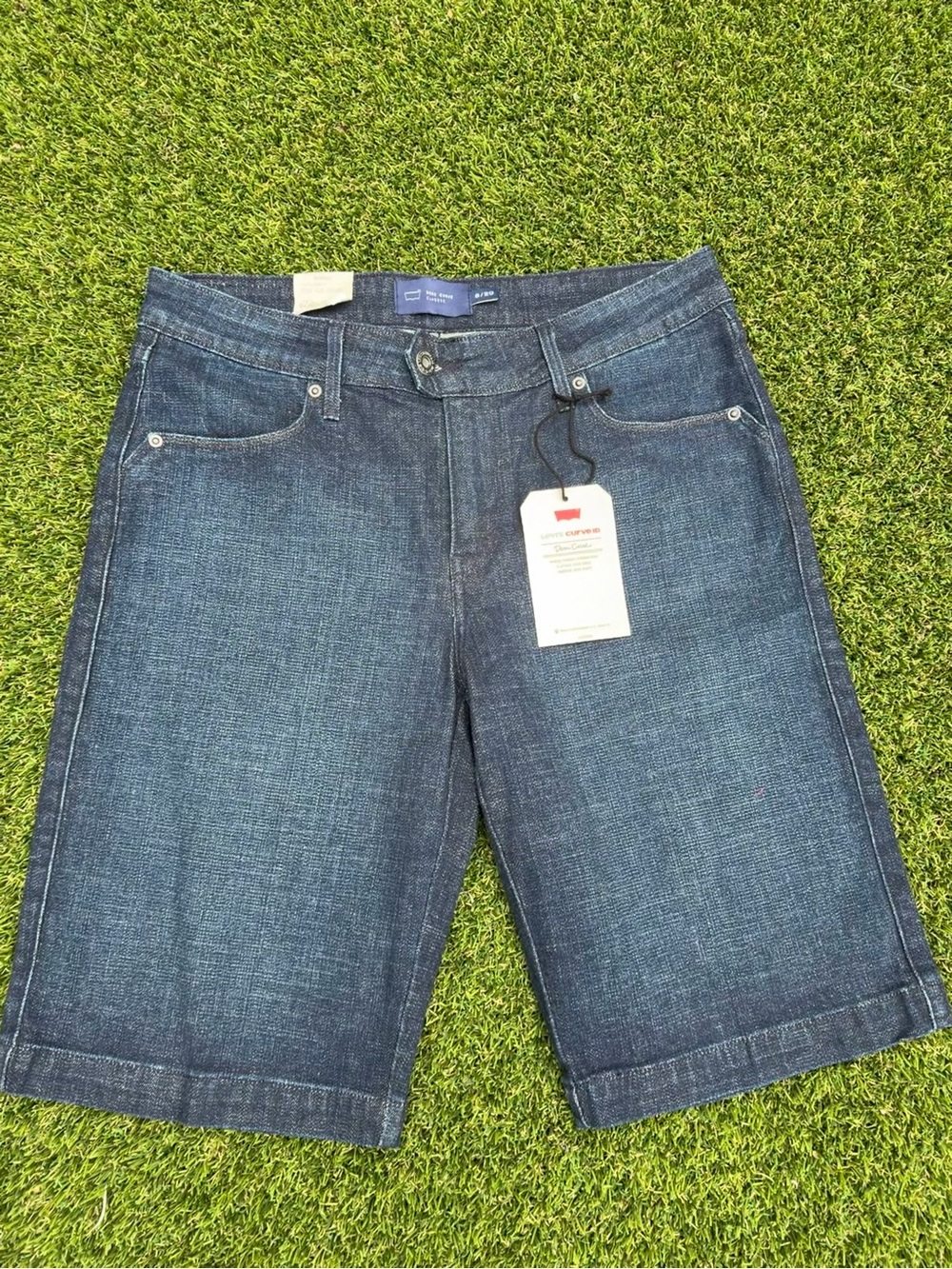 Levi’s Curve ID Demi Curve Bermuda Shorts - Size 8/29 NWT